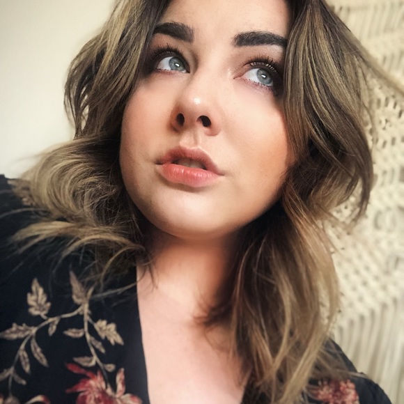 Meet your Posher, Ashley - Picture 1 of 2